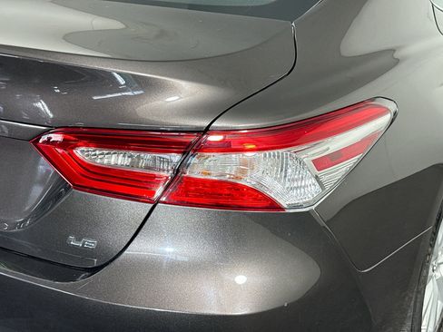 Used 2020 Toyota Camry LE image 33
