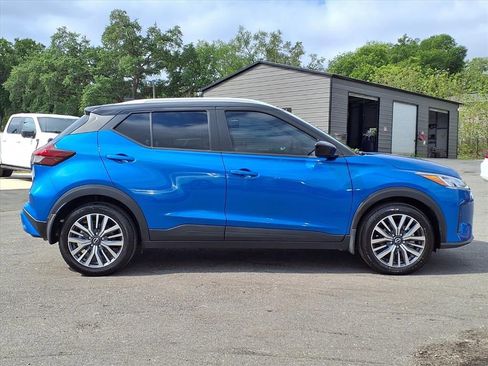 Used 2023 Nissan Kicks SV image 8