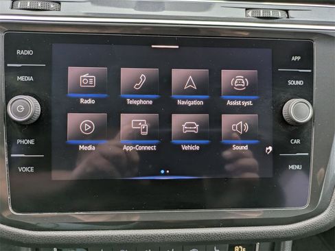 Used 2023 Volkswagen Taos SE w/ Panoramic Sunroof Package image 22