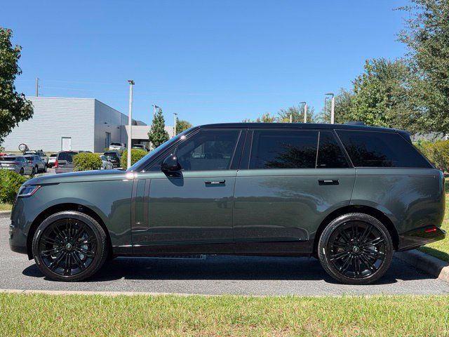 Used 2025 Land Rover Range Rover Long Wheelbase SE AWD/4WD image 3