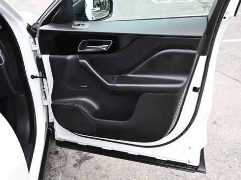 Used 2020 Jaguar F-PACE Premium image 28