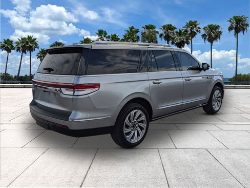 Used 2024 Lincoln Navigator L Reserve image 8