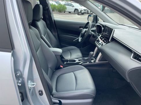 Used 2025 Toyota Corolla Cross XLE image 17