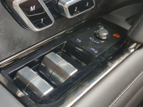 Used 2025 Land Rover Range Rover Sport Autobiography image 9