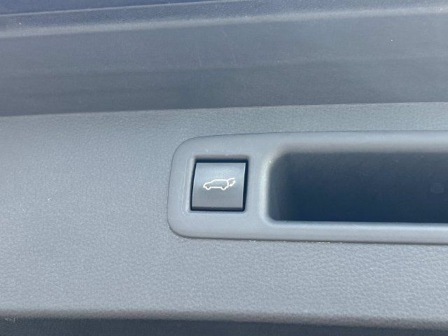 Used 2023 Toyota Highlander XLE FWD image 13