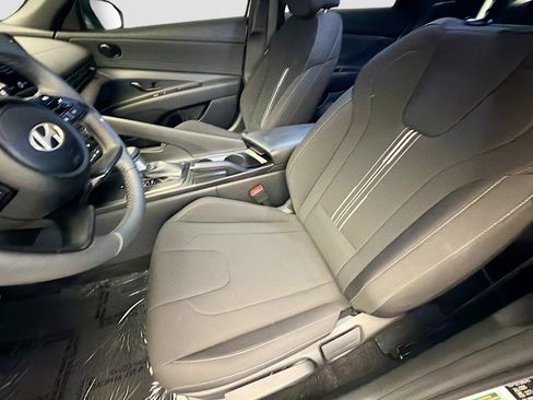 Used 2025 Hyundai Elantra Sport FWD image 11