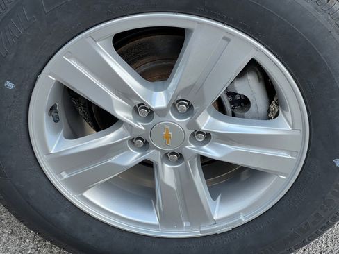 Used 2022 Chevrolet Trax LT w/ LT Convenience Package AWD/4WD image 38