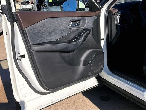 Used 2023 Nissan Rogue SV image 21