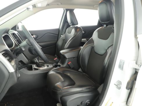 Used 2018 Jeep Cherokee Latitude Plus image 8