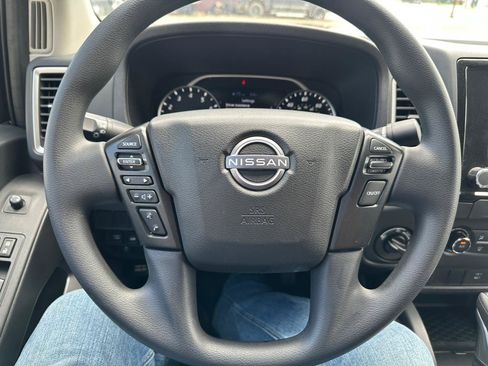 Used 2024 Nissan Frontier SV AWD/4WD image 9