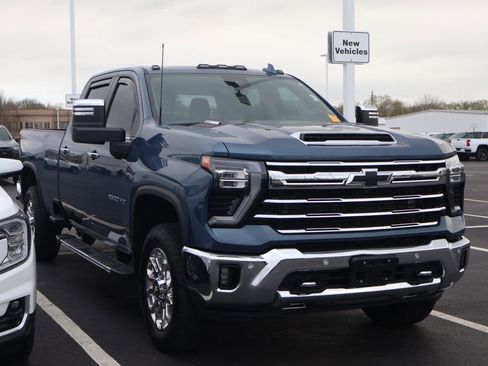 Used 2024 Chevrolet Silverado 2500 LTZ w/ LTZ Plus Package image 3