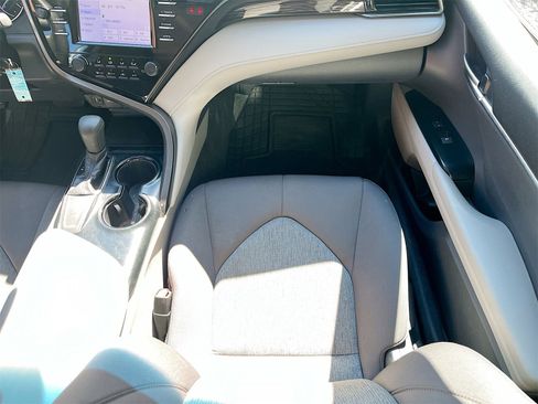Used 2019 Toyota Camry LE image 21