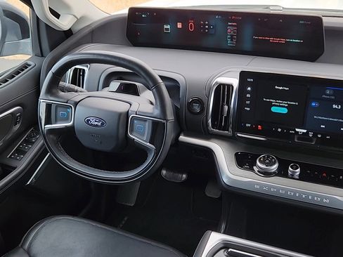 Certified 2025 Ford Expedition Max Platinum image 6