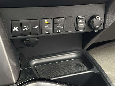 Used 2017 Toyota RAV4 Limited image 20