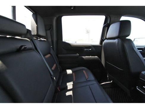 Used 2022 GMC Sierra 1500 AT4 w/ AT4 Preferred Package AWD/4WD image 13