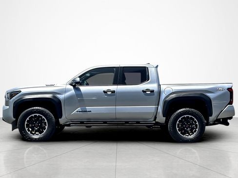 Certified 2025 Toyota Tacoma TRD Off-Road AWD/4WD image 2