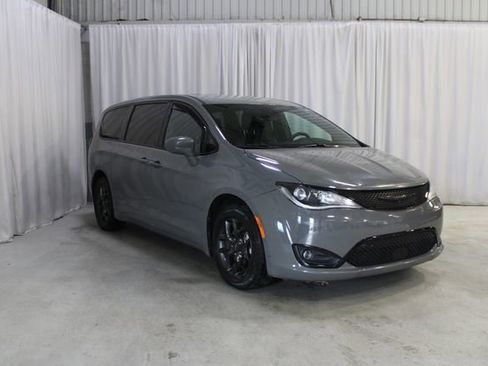 Used 2020 Chrysler Pacifica Touring w/ Advanced Safetytec Group FWD image 26