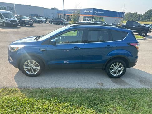 Used 2018 Ford Escape SE w/ Ford Safe & Smart Package AWD/4WD image 10
