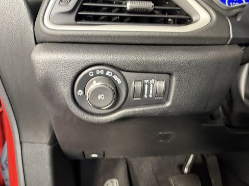 Used 2025 Chrysler Pacifica Select FWD image 22