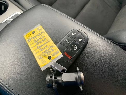 Used 2022 Jeep Grand Cherokee Laredo X AWD/4WD image 41