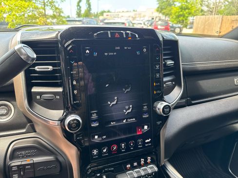Used 2019 RAM 3500 Laramie AWD/4WD image 10