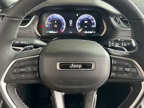New 2025 Jeep Grand Cherokee Altitude image 20