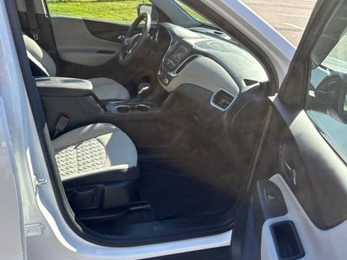 Used 2023 Chevrolet Equinox LS w/ LS Convenience Package AWD/4WD image 18