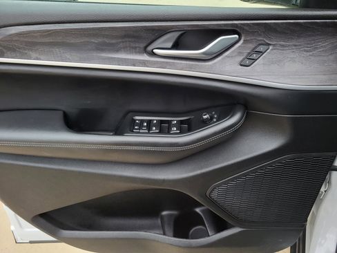 Used 2023 Jeep Grand Cherokee Limited w/ Black Appearance Package RWD image 15