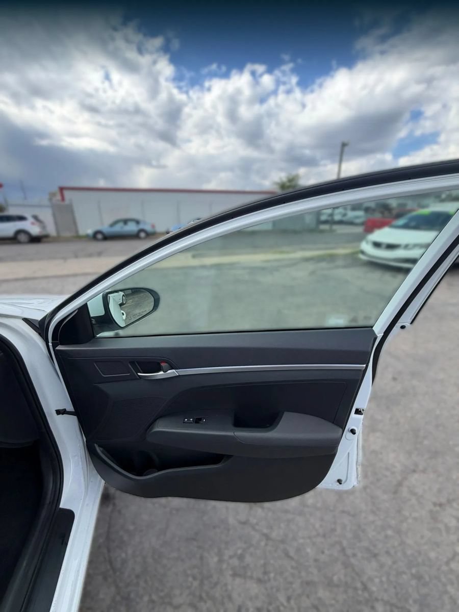 Used 2019 Hyundai Elantra SE w/ Cargo Package FWD image 15