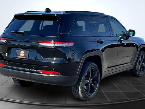 Used 2024 Jeep Grand Cherokee Altitude AWD/4WD image 23