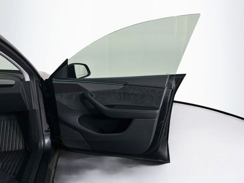 Used 2026 Tesla Model Y AWD image 31