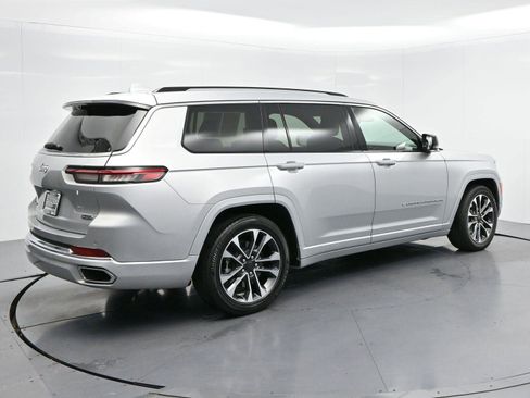 Used 2022 Jeep Grand Cherokee L Overland w/ Advanced Protech Group III AWD/4WD image 7