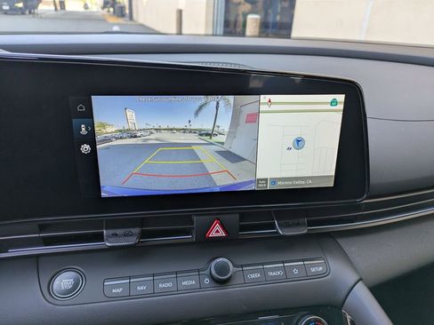 New 2025 Hyundai Elantra SEL image 23