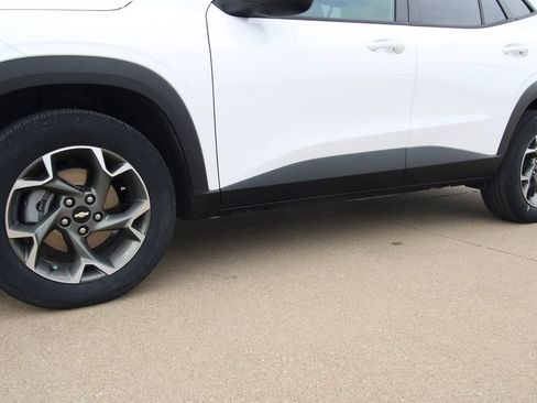 Used 2024 Chevrolet Trax LT w/ Driver Confidence Package FWD image 10