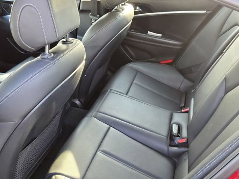 Used 2019 Genesis G70 2.0T Advanced image 6