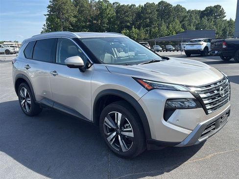 Certified 2025 Nissan Rogue SL w/ SL Premium Package FWD image 2