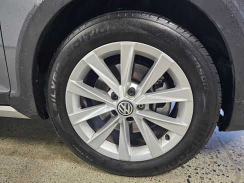 Used 2017 Volkswagen Golf Alltrack SE image 9
