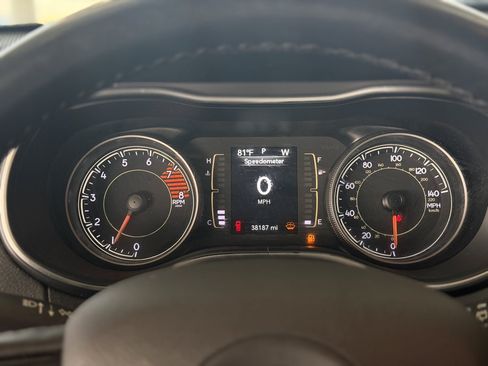 Used 2020 Jeep Cherokee Latitude Plus AWD/4WD image 40
