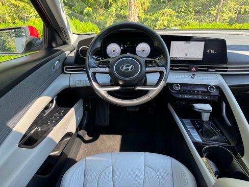 Used 2024 Hyundai Elantra Limited FWD image 18