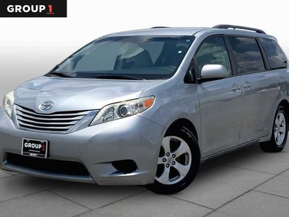 Used 2016 Toyota Sienna LE