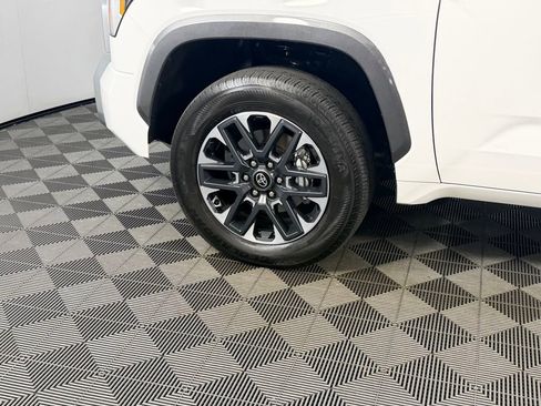 Used 2025 Toyota Tundra Limited AWD/4WD image 9