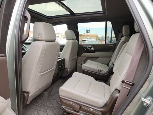 Used 2023 Chevrolet Tahoe Z71 w/ Luxury Package AWD/4WD image 13