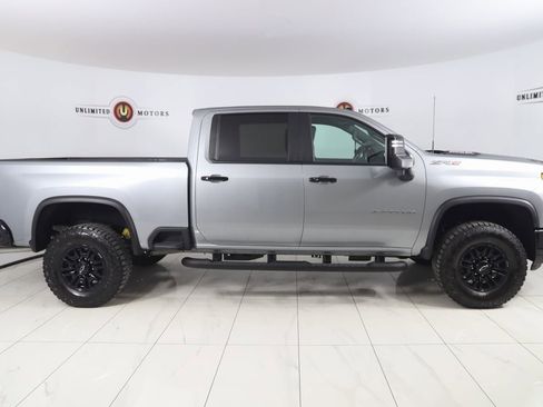 Used 2025 Chevrolet Silverado 2500 ZR2 image 2