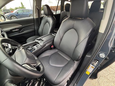 Used 2025 Toyota Grand Highlander FWD image 38