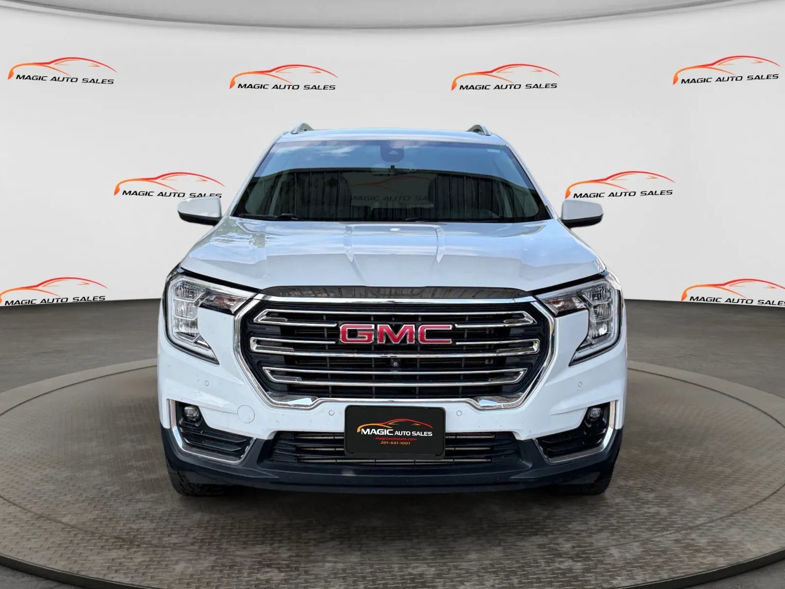 Used 2023 GMC Terrain SLT w/ Tech Package AWD/4WD image 3