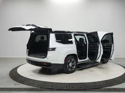 Used 2023 Jeep Grand Wagoneer 4WD image 15