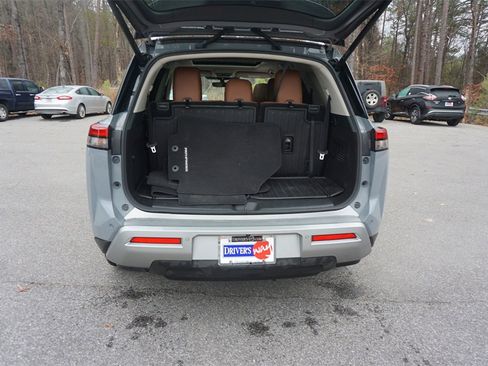 Used 2023 Nissan Pathfinder Platinum image 19