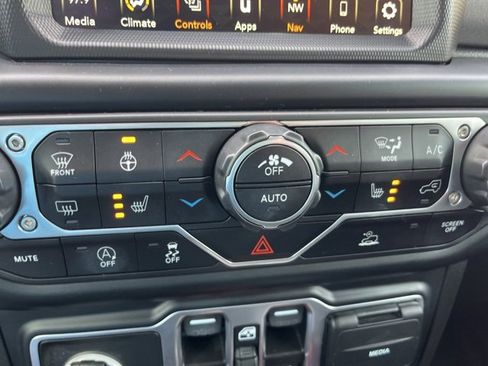 Used 2023 Jeep Gladiator Mojave w/ Cold Weather Group image 22