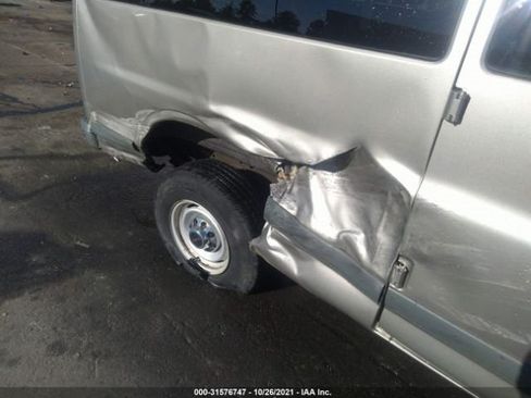 Used 2001 GMC Savana 3500 Extended Passenger RWD image 5