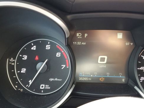 Used 2022 Alfa Romeo Stelvio Veloce image 18